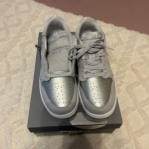 Brand new in box. Youth size 6 Nike air